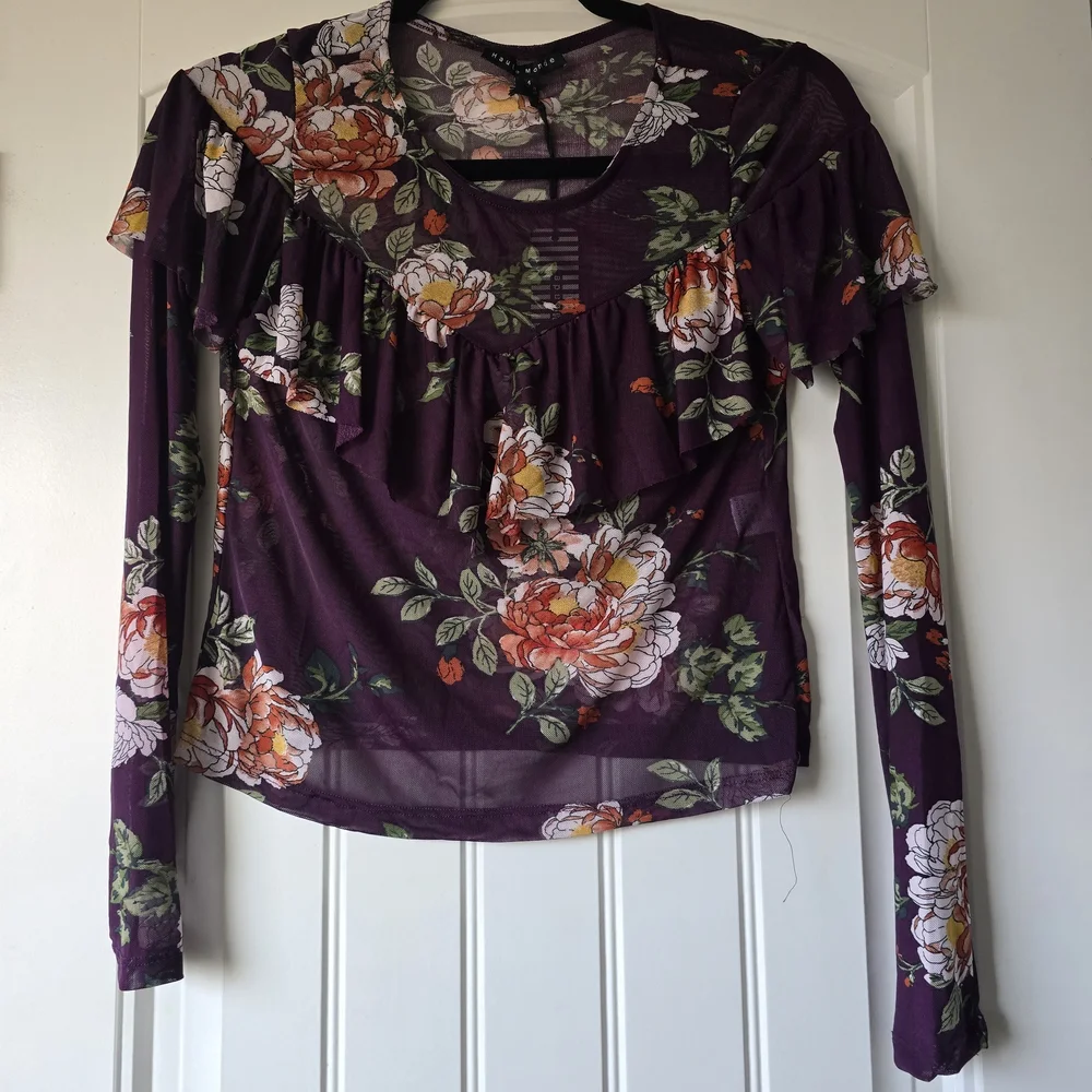NWT Haute Monde Sheer Floral Blouse Top M Purple Romantic Ruffle Lightweight - Picture 3 of 10